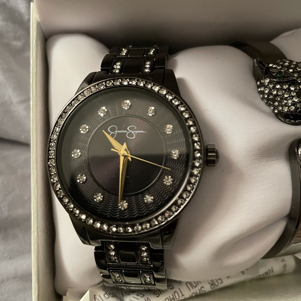 Beautiful and dressy Jessica Simpson Watch . New in Box!